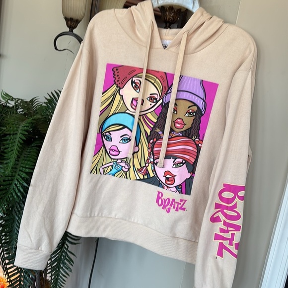 Brand New Bratz Hoodie Pullover Sweatshirt Cartoon Beige w/ Colorful Graphic Y2K - Picture 3 of 14